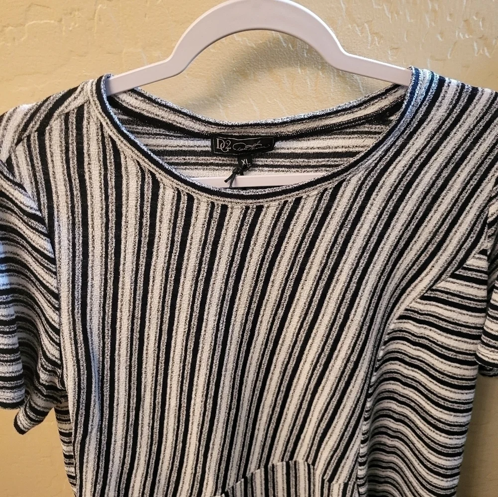 DG2 black and white asymmetrical stripped blouse XL NWT - Picture 2 of 10